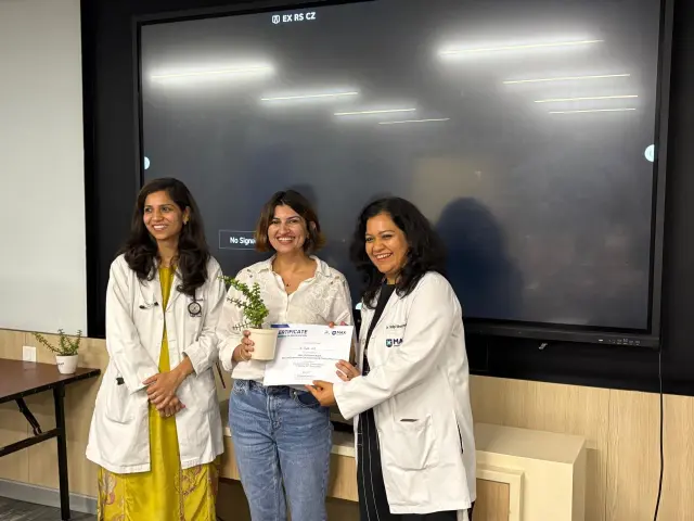 Dr. Shilpi Sharma Presenting a Certificate to a Patient